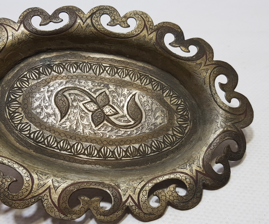 OSMANLI DÖNEMİ ÇİNTEMANİ İŞÇİLİKLİ ESER-İ İSTANBUL KAHVE TEPSİSİ