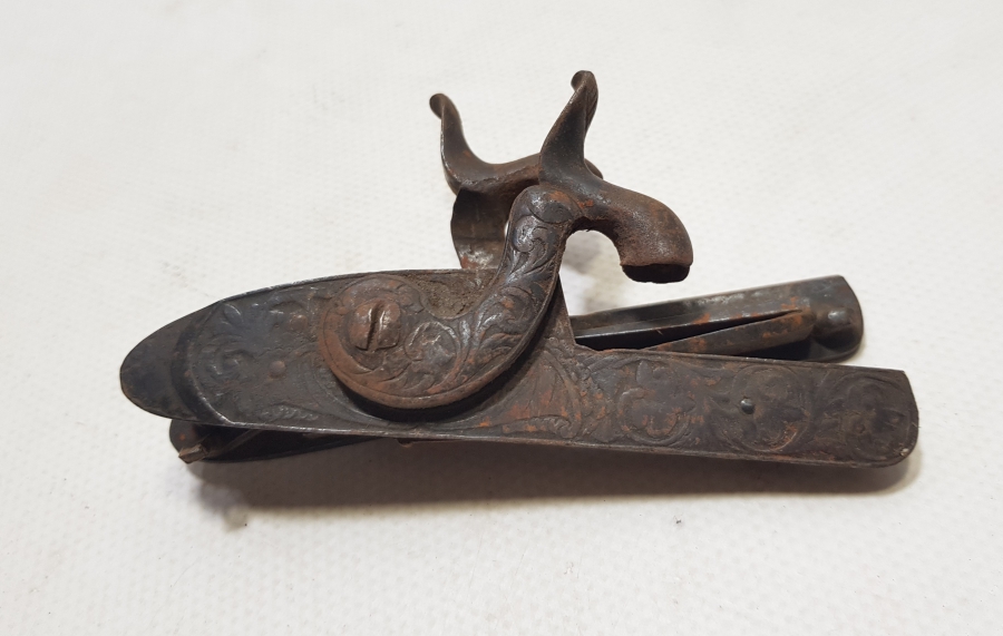 ÜZERİ KABARTMA İŞÇİLİKLİ OSMANLI DÖNEMİ ÇİFT TÜFEK HOROZU