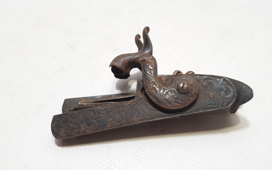 ÜZERİ KABARTMA İŞÇİLİKLİ OSMANLI DÖNEMİ ÇİFT TÜFEK HOROZU