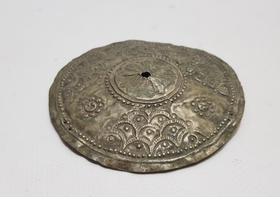 OSMANLI DÖNEMİ KABARTMA İŞÇİLİKLİ VE ŞEMSE FİGÜRLÜ GELİN TEPELİĞİ