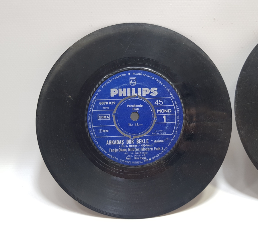 İKİ ADET ANTİKA 45LİK PLAK