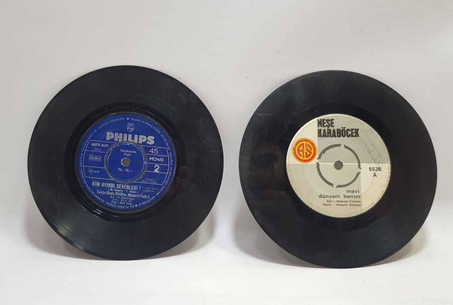 İKİ ADET ANTİKA 45LİK PLAK