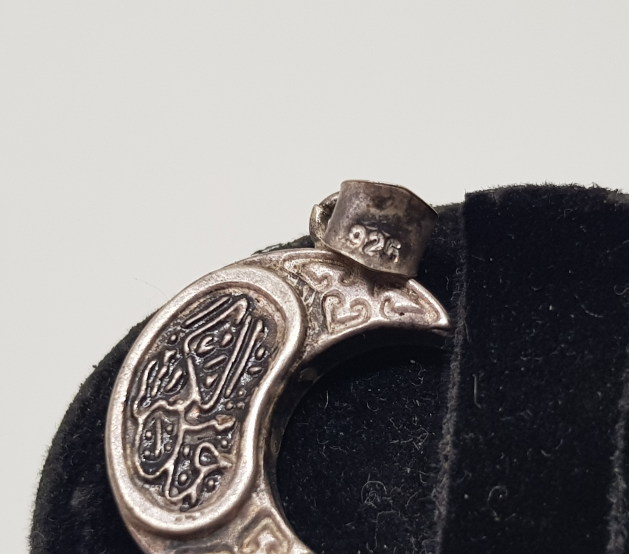 HİLAL FORMUNDA İÇİNDE DUASI İLE GÜMÜŞTEN MAMUL CEVŞEN-İ KEBİR