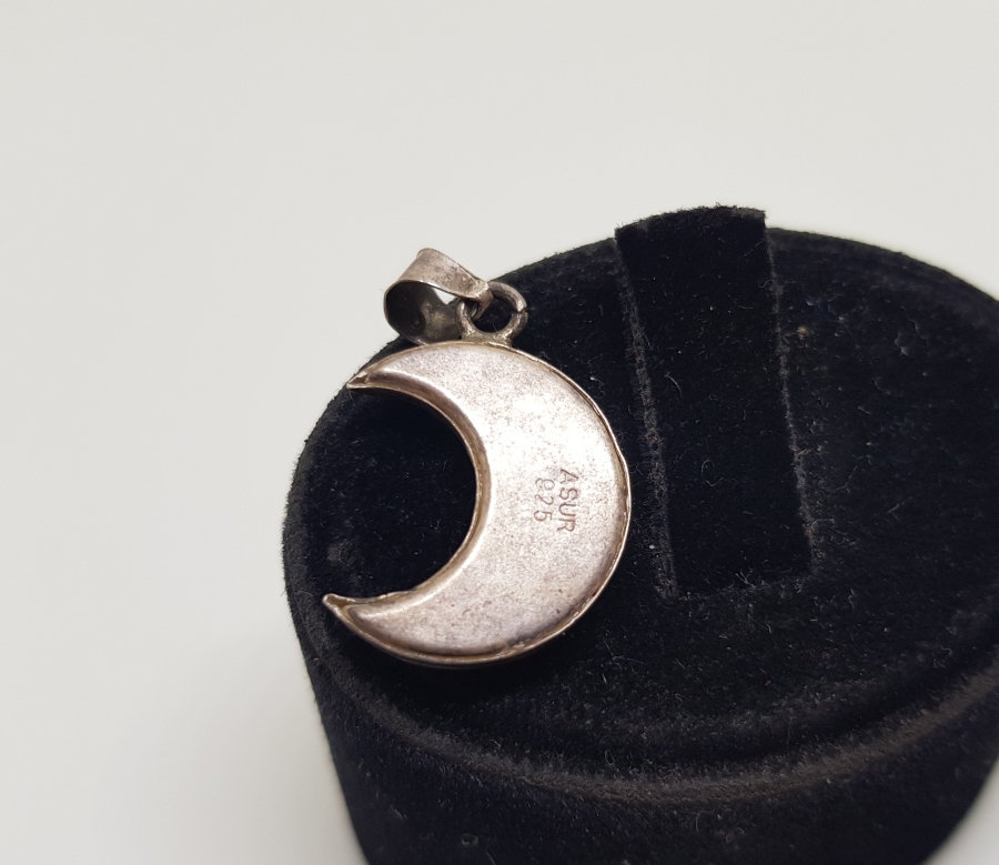 HİLAL FORMUNDA İÇİNDE DUASI İLE GÜMÜŞTEN MAMUL CEVŞEN-İ KEBİR