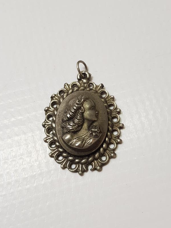 AVRUPA YAPIMI KADIN GÖRSELLİ KOLYE UCU