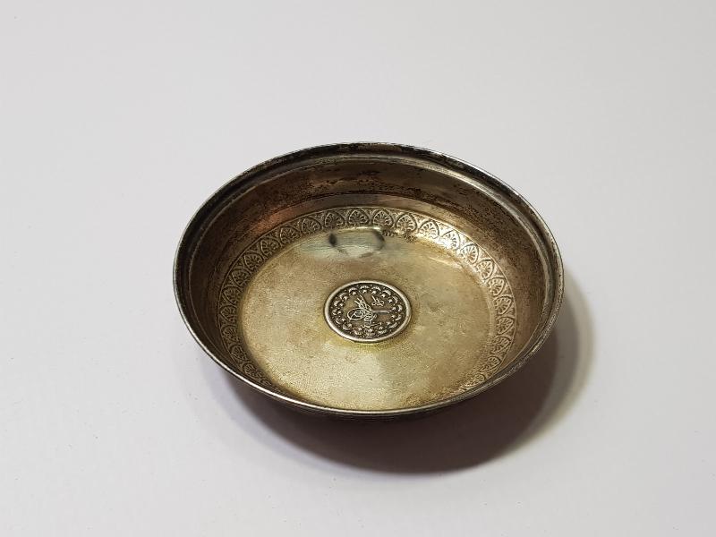 ORTASI TUĞRALI GÜMÜŞ KINA TASI