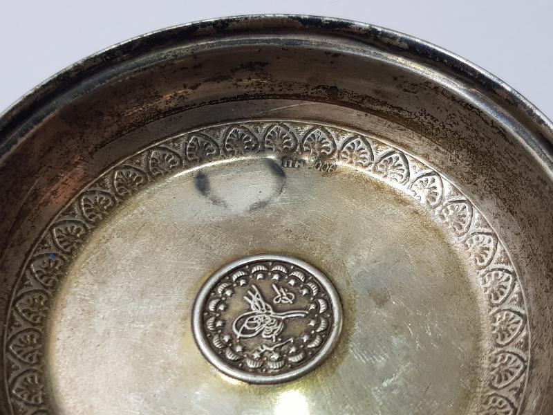 ORTASI TUĞRALI GÜMÜŞ KINA TASI