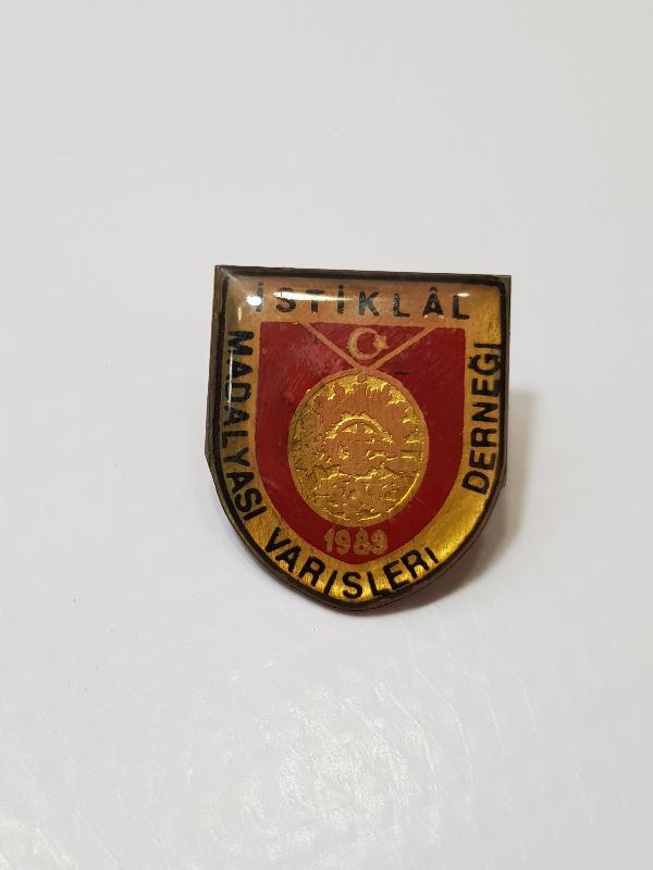 ÇOK NADİR İSTİKLAL MADALYASI VARİSLERİ DERNEĞİ ROZETİ