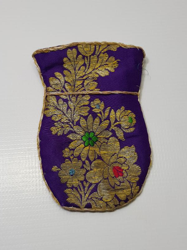 OSMANLI DÖNEMİ ALTIN SIRMA İŞLEMELİ MOR RENKLİ ELMASİYE KESE