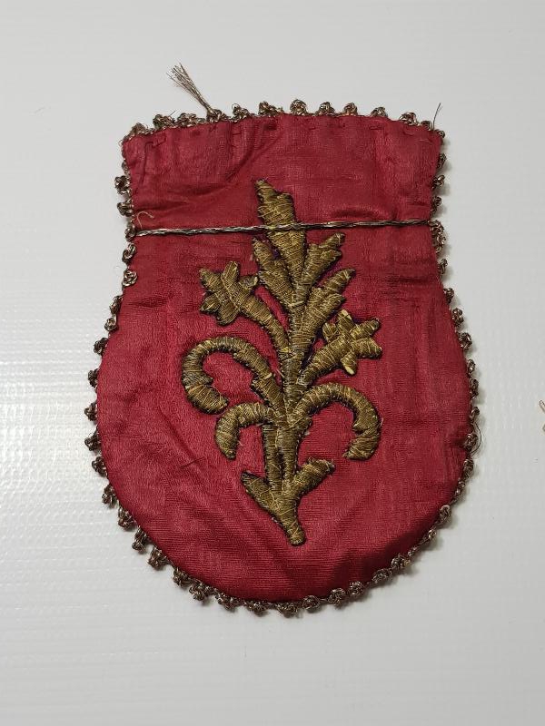 OSMANLI DÖNEMİ ALTIN SIRMA İŞLEMELİ İPEK KESE