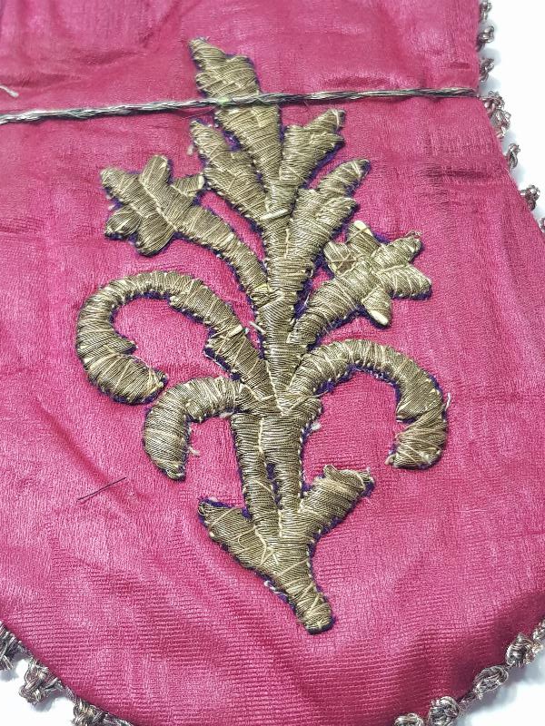 OSMANLI DÖNEMİ ALTIN SIRMA İŞLEMELİ İPEK KESE