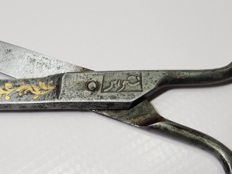 HER İKİ TARAFI DA OSMANLICA YAZILI ALTIN ÇAKMA İŞÇİLİKLİ HATTAT MAKASI