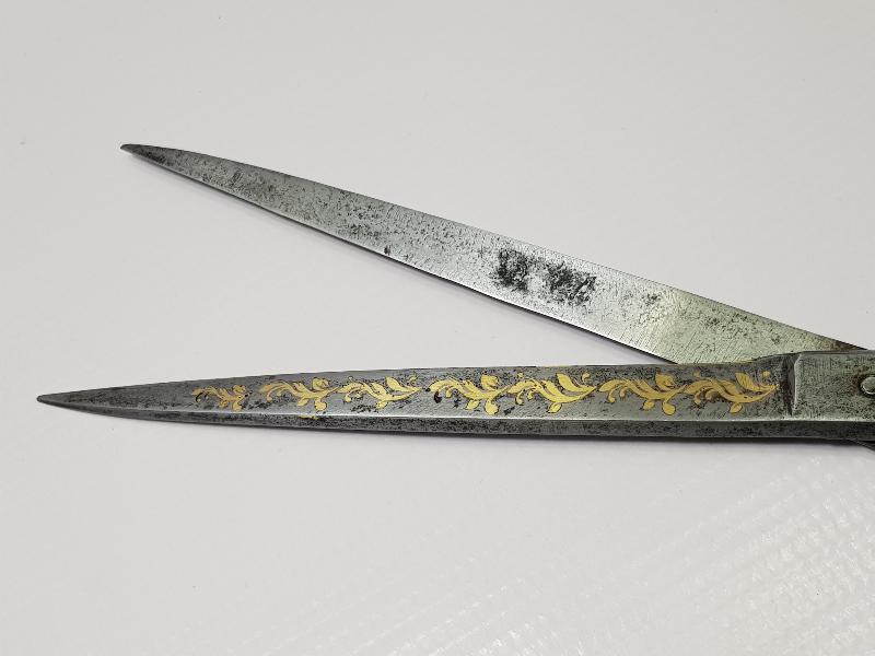 HER İKİ TARAFI DA OSMANLICA YAZILI ALTIN ÇAKMA İŞÇİLİKLİ HATTAT MAKASI