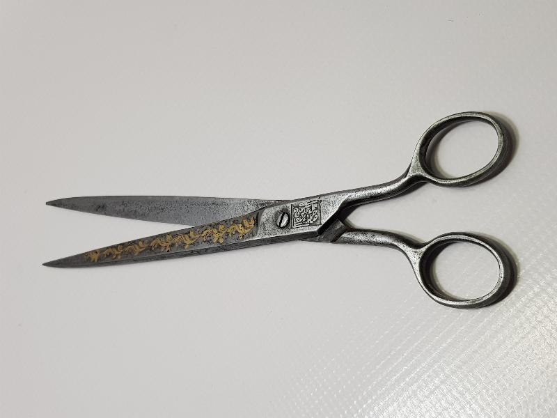 HER İKİ TARAFI DA OSMANLICA YAZILI ALTIN ÇAKMA İŞÇİLİKLİ HATTAT MAKASI