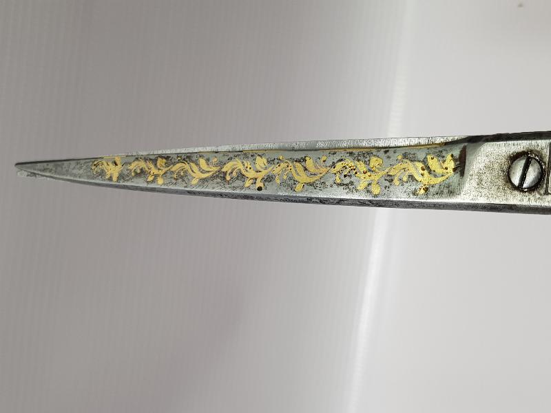 HER İKİ TARAFI DA OSMANLICA YAZILI ALTIN ÇAKMA İŞÇİLİKLİ HATTAT MAKASI