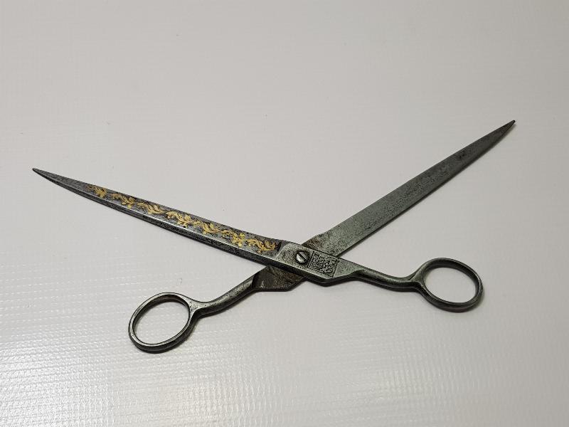 HER İKİ TARAFI DA OSMANLICA YAZILI ALTIN ÇAKMA İŞÇİLİKLİ HATTAT MAKASI