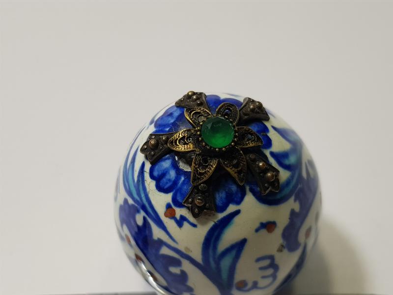 MEŞHUR KÜTAHYA SERAMİK USTASI SITKI İMZALI ÇOK NADİR FORMDA ASKI TOPU