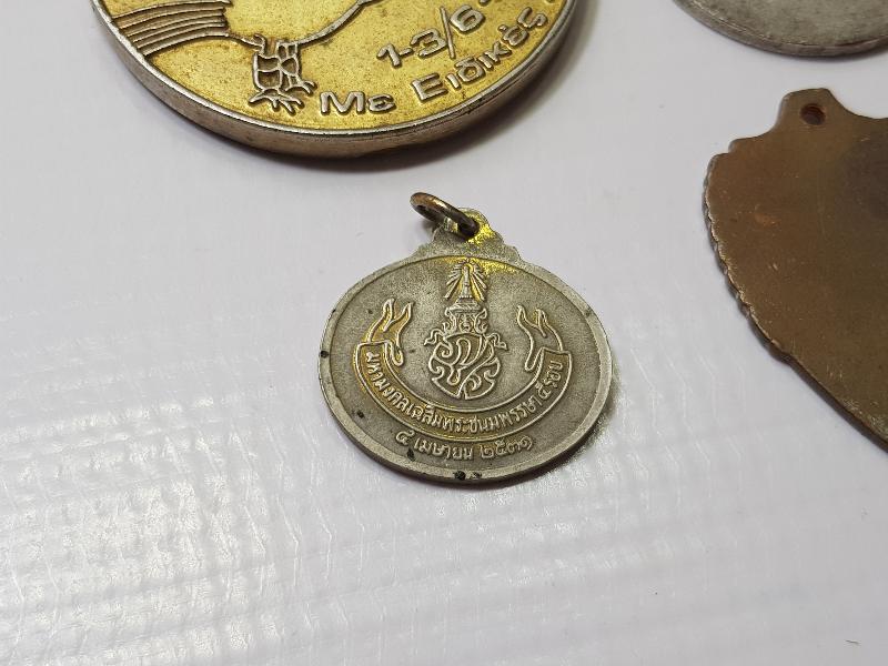 4 ADET YABANCI MADALYA