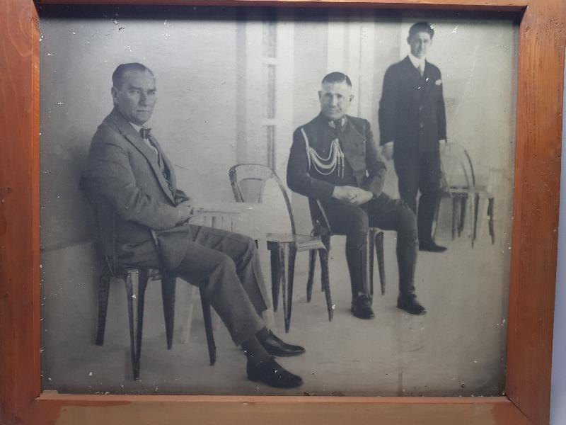 DEV BOY ATATÜRK FOTOĞRAFI