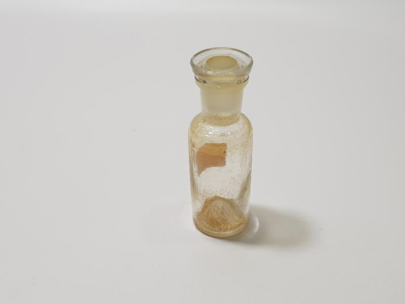 TIP TARİHİ: OSMANLICA ETİKETLİ İLAÇ ŞİŞESİ