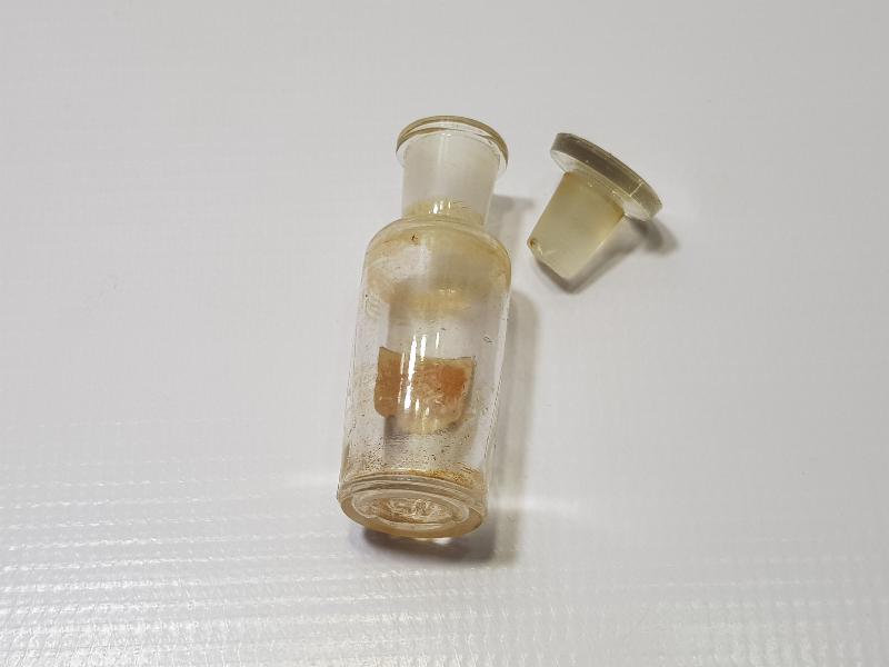 TIP TARİHİ: OSMANLICA ETİKETLİ İLAÇ ŞİŞESİ