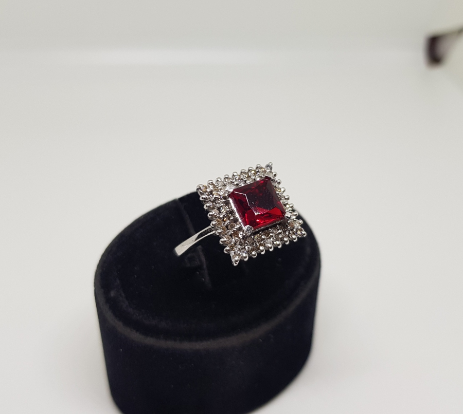 KARE MODEL PIRLANTA VE YAKUT TAŞLI YÜZÜK