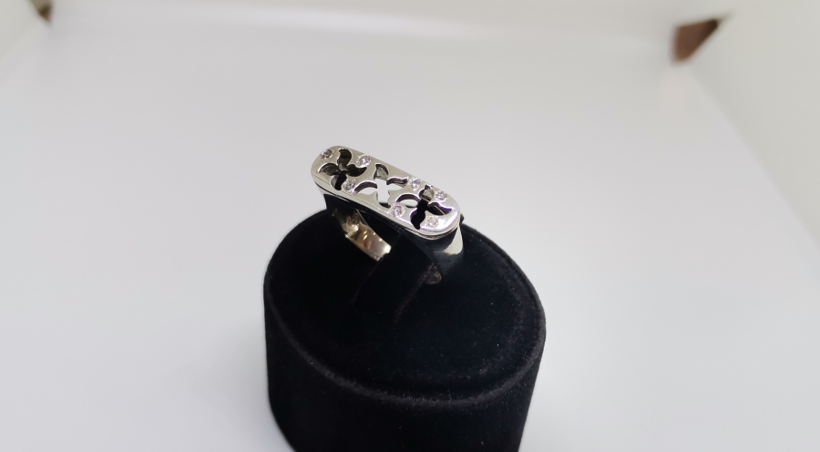 DÖRT YAPRAKLI YONCA MODELLİ PIRLANTA YÜZÜK