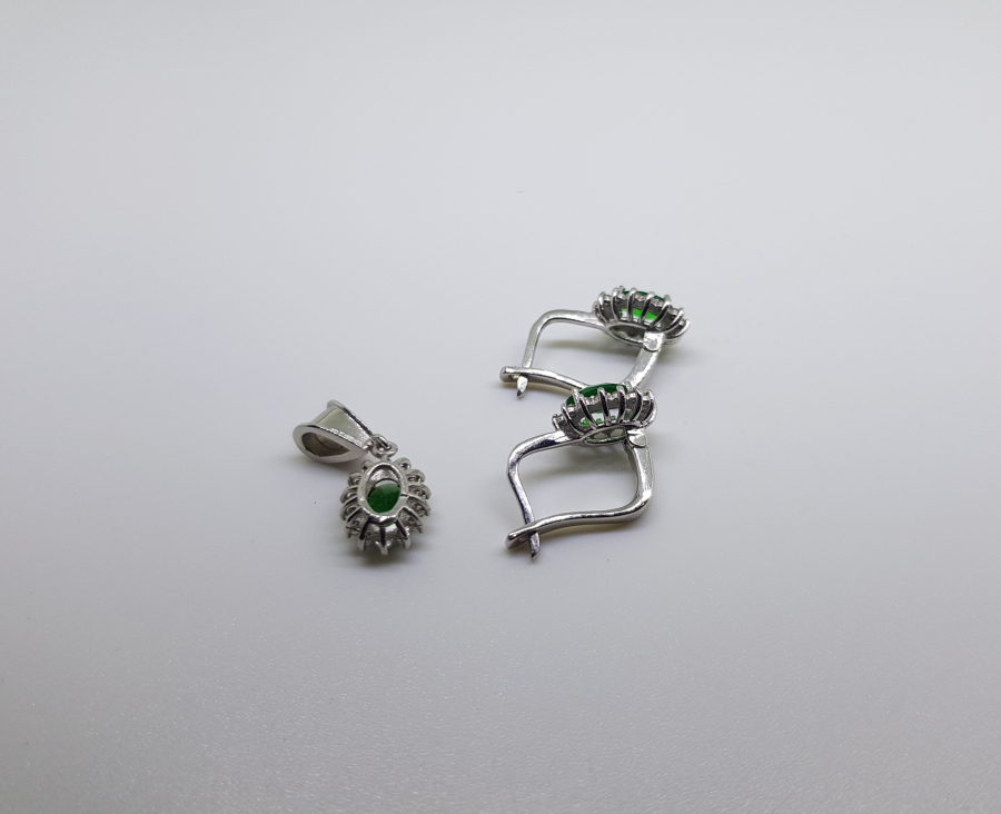 ZÜMRÜT VE PIRLANTA TAŞLI KOLYE KÜPE TAKIMI