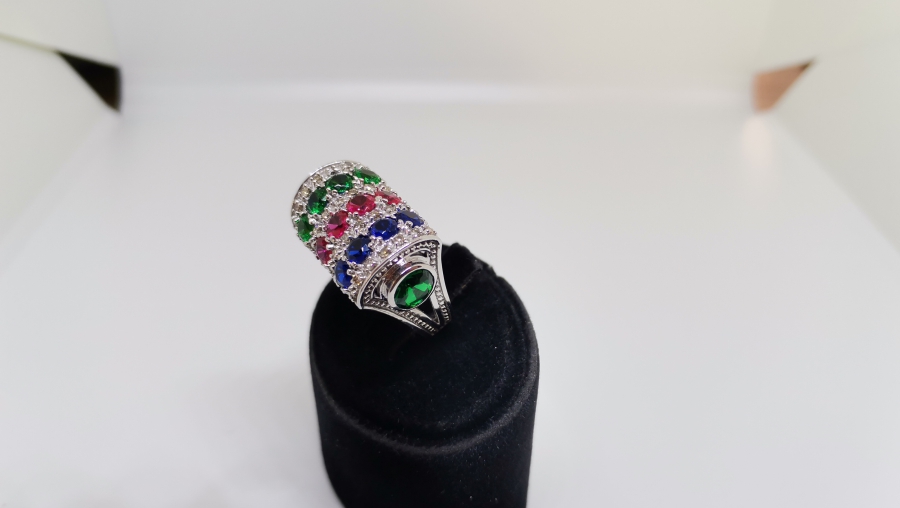 PIRLANTA VE ÇEŞİTLİ RENKLİ TAŞLARLA SÜSÜLÜ BÜYÜK BOY YÜZÜK