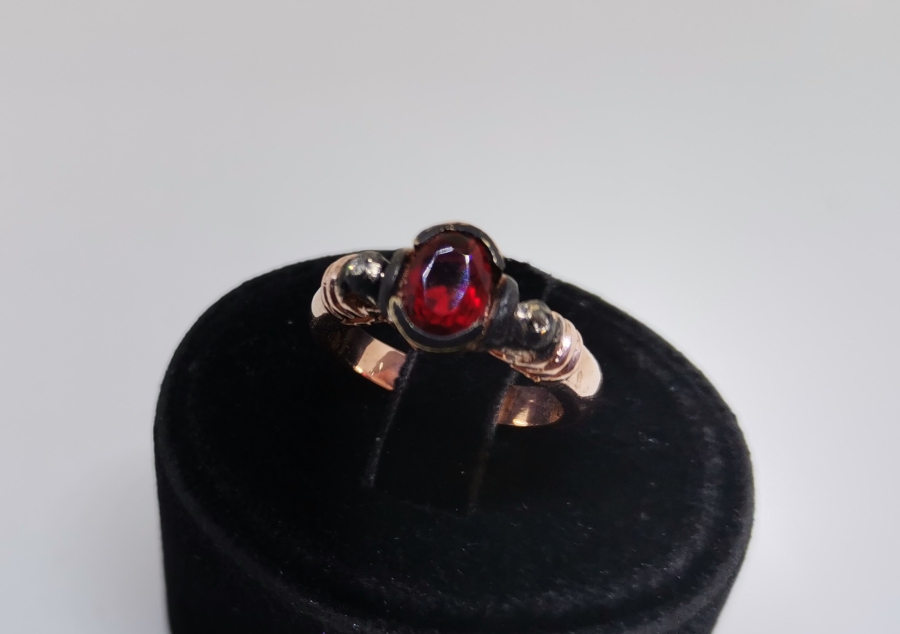 FASETA KESİM YAKUT VE PIRLANTA TAŞLI YÜZÜK