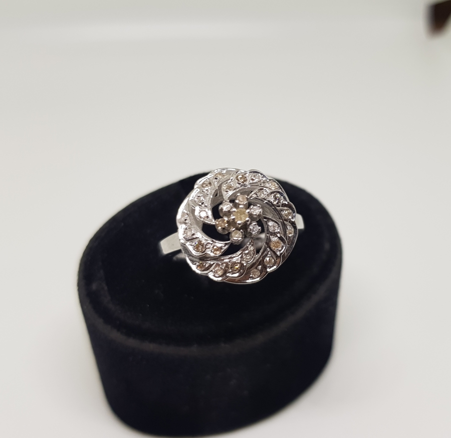 ÇARKIFELEK MODELİ PIRLANTA TAŞLI YÜZÜK