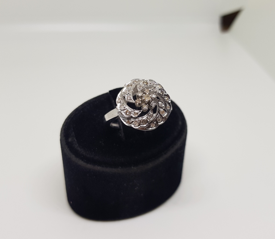 ÇARKIFELEK MODELİ PIRLANTA TAŞLI YÜZÜK