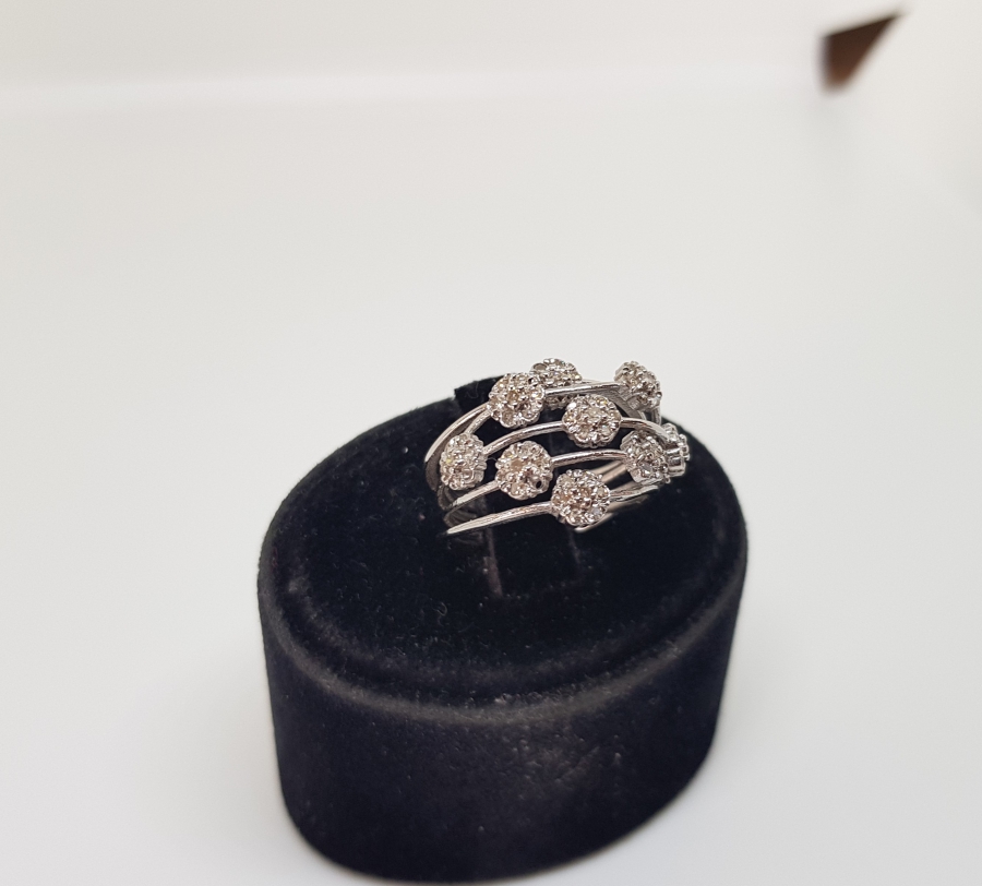 YAPRAKLI MODELİ PIRLANTA TAŞLI YÜZÜK