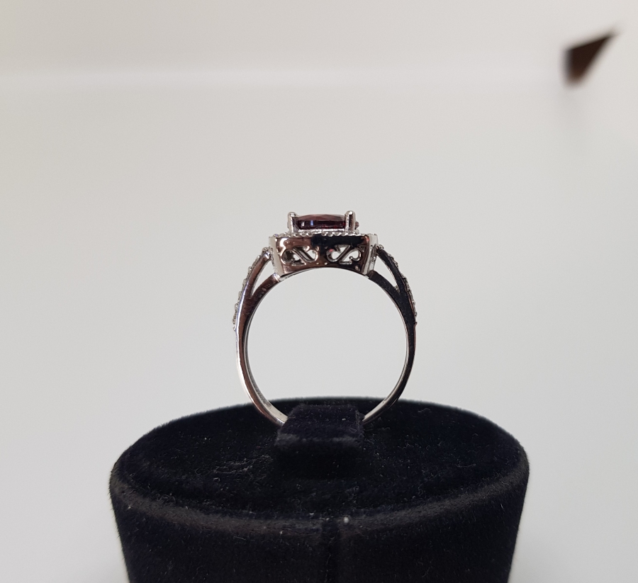 GARNET VE PIRLANTA TAŞLI KARE MODEL YÜZÜK