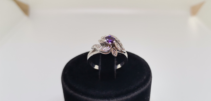 AMETİST VE PIRLANTA TAŞLI YAPRAKLI MODEL YÜZÜK