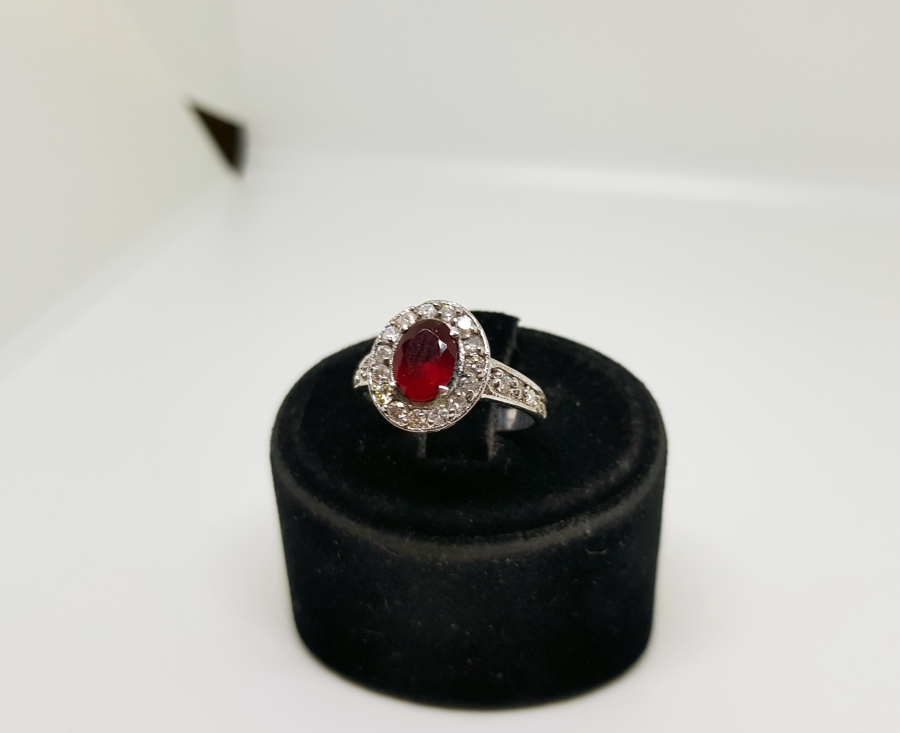 YAKUT VE PIRLANTA TAŞLI NAZARLIK MODELİ YÜZÜK