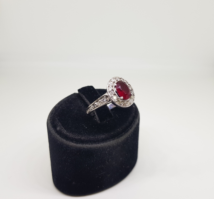 YAKUT VE PIRLANTA TAŞLI NAZARLIK MODELİ YÜZÜK