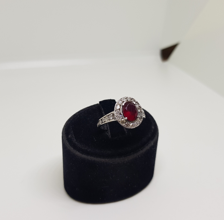 YAKUT VE PIRLANTA TAŞLI NAZARLIK MODELİ YÜZÜK