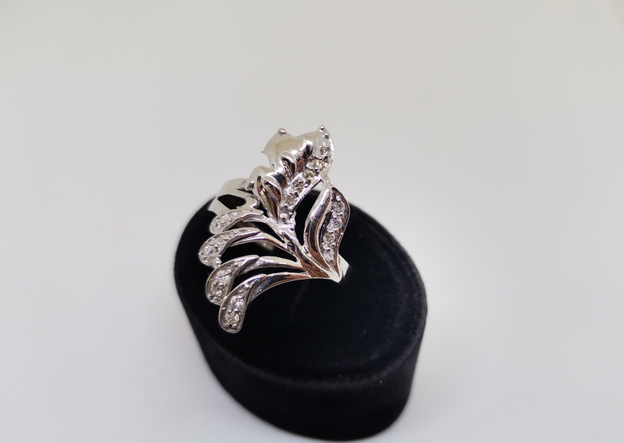 GENİŞ DALLI MODEL PIRLANTA YÜZÜK