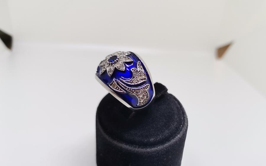 MİNE İŞÇİLİKLİ VE PIRLANTA TAŞLI YÜZÜK