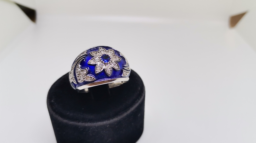 MİNE İŞÇİLİKLİ VE PIRLANTA TAŞLI YÜZÜK