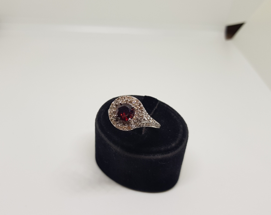 PIRLANTA VE GARNET TAŞLI NAZAR MODELİ YÜZÜK