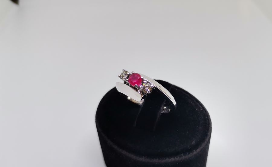 PIRLANTA VE YAKUT TAŞLI YILAN BAŞI MODELİ YÜZÜK