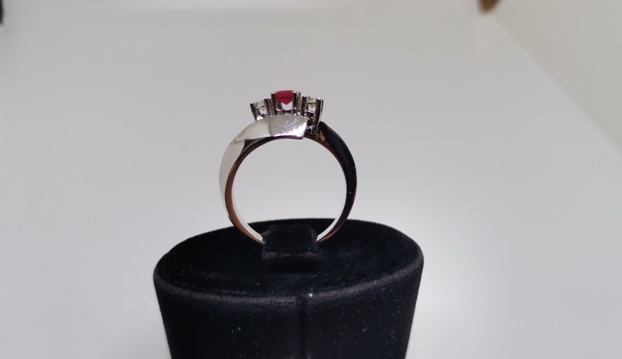 PIRLANTA VE YAKUT TAŞLI YILAN BAŞI MODELİ YÜZÜK