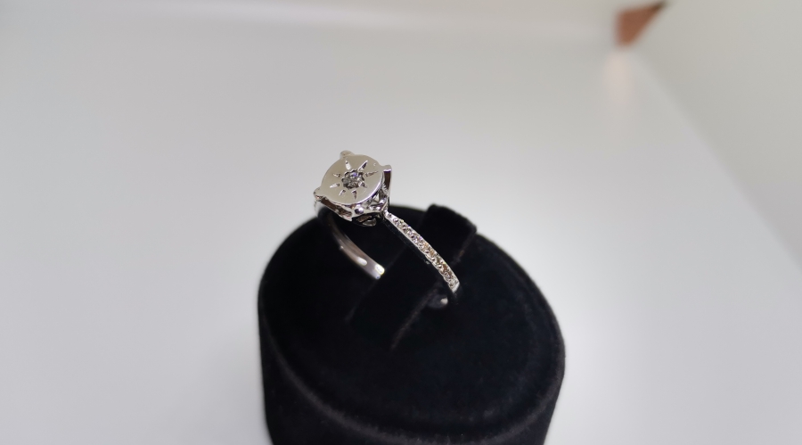 YILDIZ FORMUNDA TEKTA PIRLANTA YÜZÜK