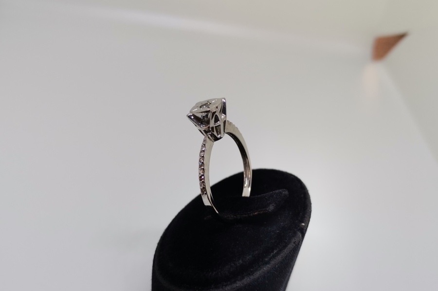 YILDIZ FORMUNDA TEKTA PIRLANTA YÜZÜK