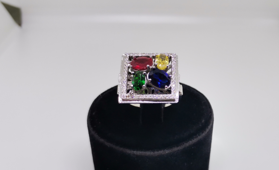 RENK CÜMBÜŞÜ MODEL PIRLANTA YÜZÜK