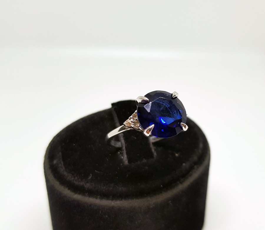 SAFİR VE PIRLANTA TAŞLI KARTAL PENÇESİ MODELİ YÜZÜK