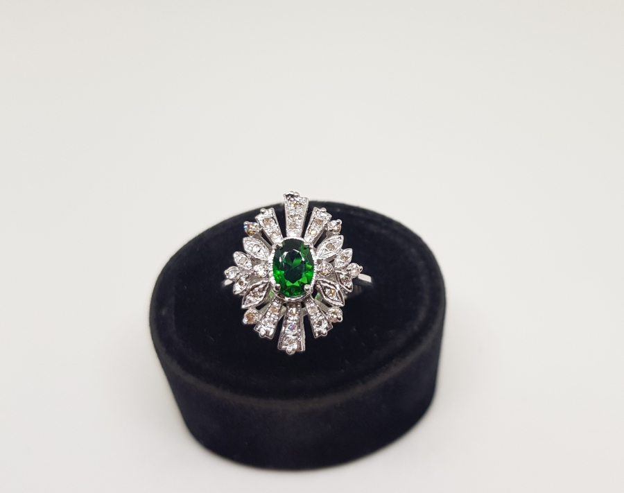 ZÜMRÜT VE PIRLANTA TAŞLI AYÇİÇEĞİ MODELİ YÜZÜK