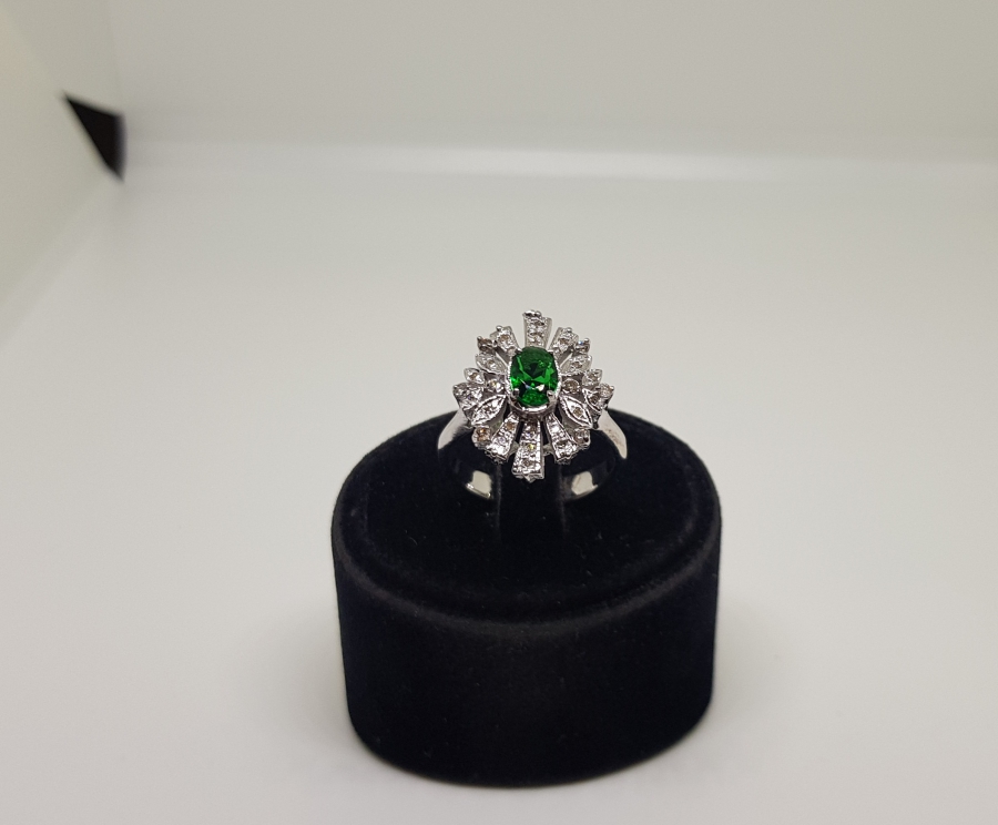 ZÜMRÜT VE PIRLANTA TAŞLI AYÇİÇEĞİ MODELİ YÜZÜK